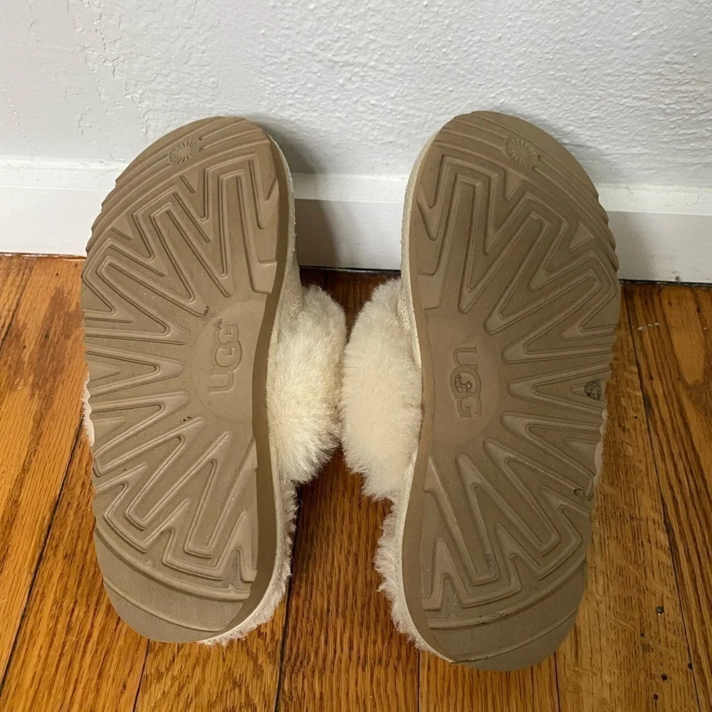 UGG Cozy Metallic Slipper Gold Girl’s Size 2